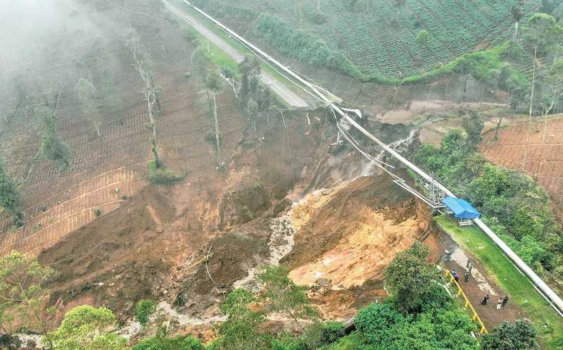 AKSES MENUJU KAWAH DARAJAT TERPUTUS