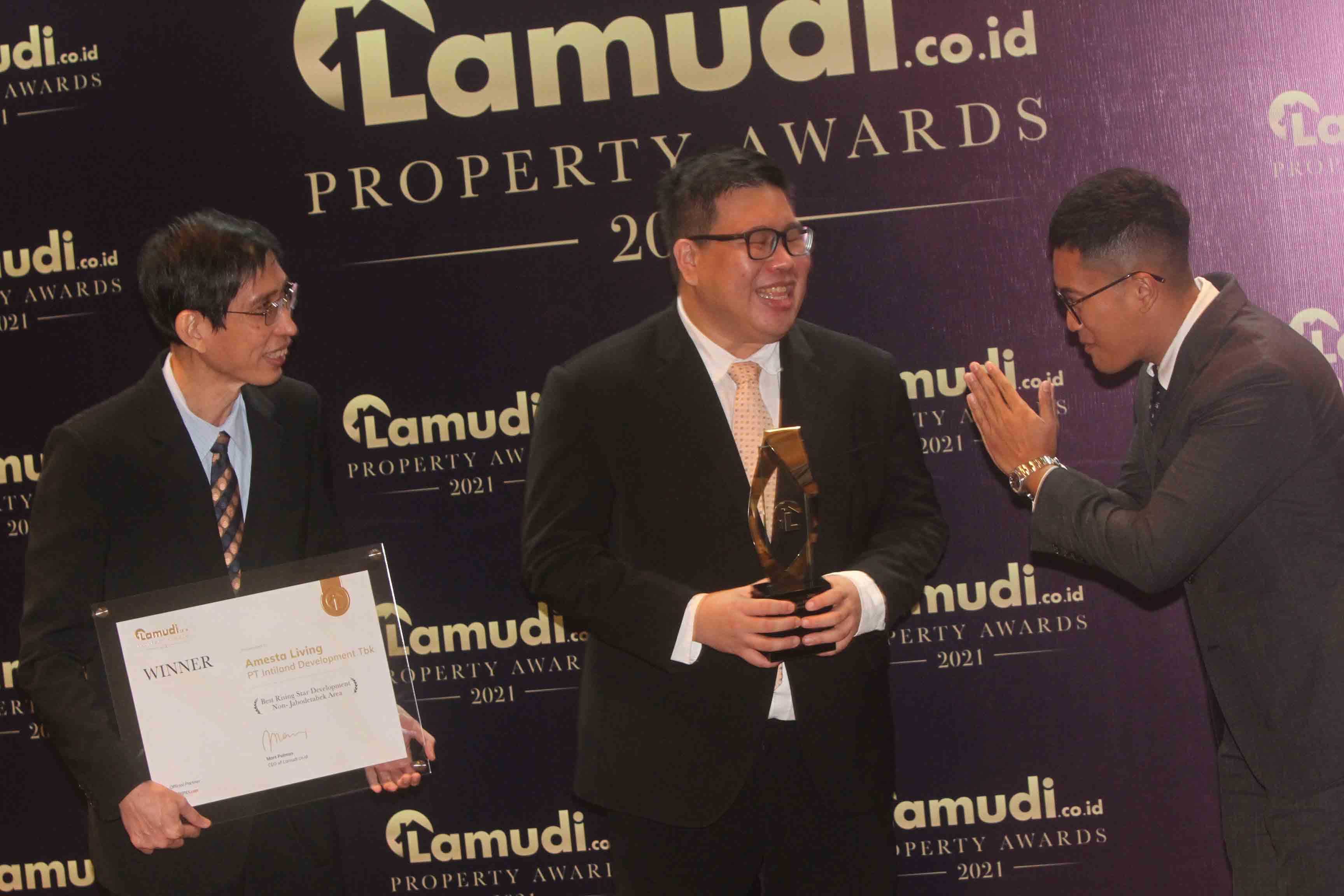 Amesta Living mendapatkan penghargaan Best Rising Development