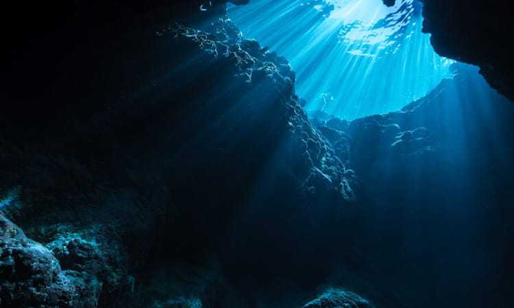 Aneh Tapi Nyata! 5 Tempat Misterius Ini Letaknya di Lautan, Ada Gunung Api Bawah Laut?
