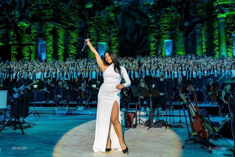 Anggun Pukau Penonton Konser di Situs Warisan Dunia UNESCO