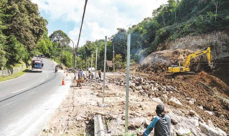 ANTISIPASI LONGSOR DI JALUR MUDIK NAGREG