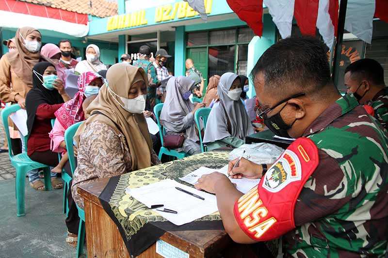 Antre Pencairan BLT Minyak Goreng