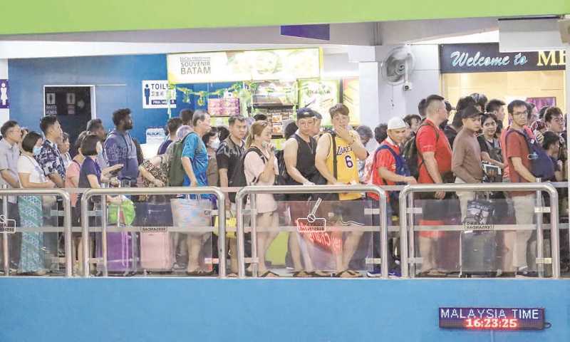 ARUS BALIK PELABUHAN INTERNASIONAL BATAM