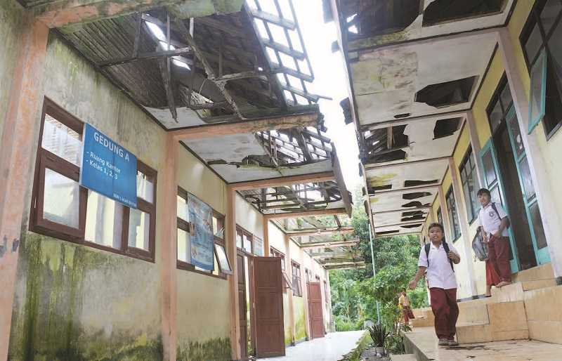 ATAP SEKOLAH RUSAK
