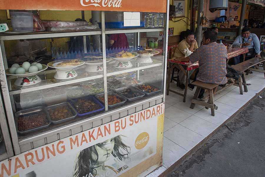 Aturan Makan di Tempat