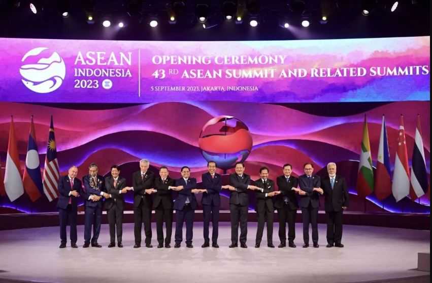 Bagaimana ASEAN Menyeimbangkan Posisi di Tengah Rivalitas AS-Tiongkok?