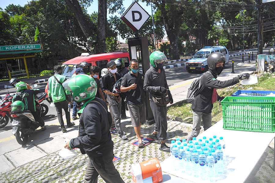 Bagikan Makanan Gratis