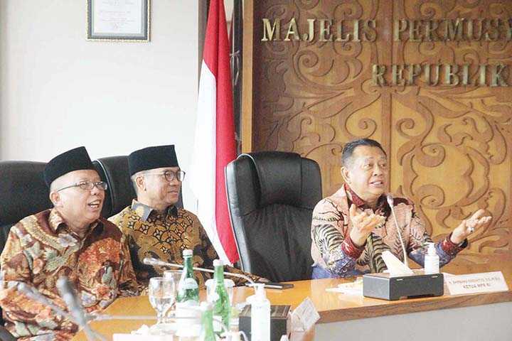 Bahas Masalah Kebangsaan, Demokrasi, dan Krisis