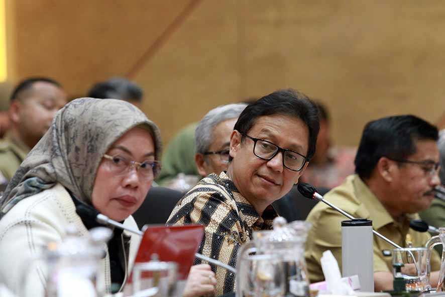 Bahas RUU Pengawasan Obat