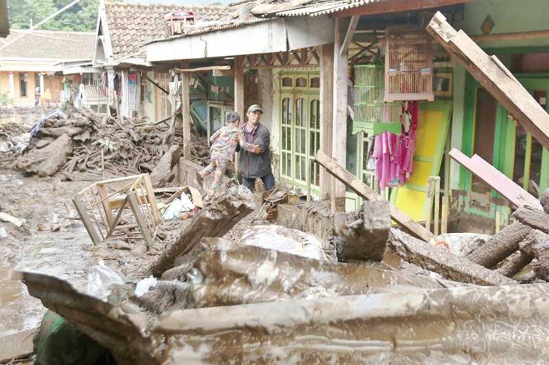BANJIR BANDANG DI BONDOWO