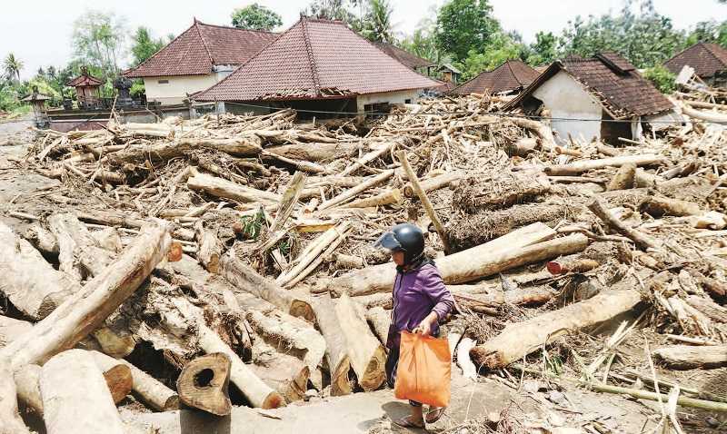 BANJIR BANDANG DI KABUPATEN JEMBRANA
