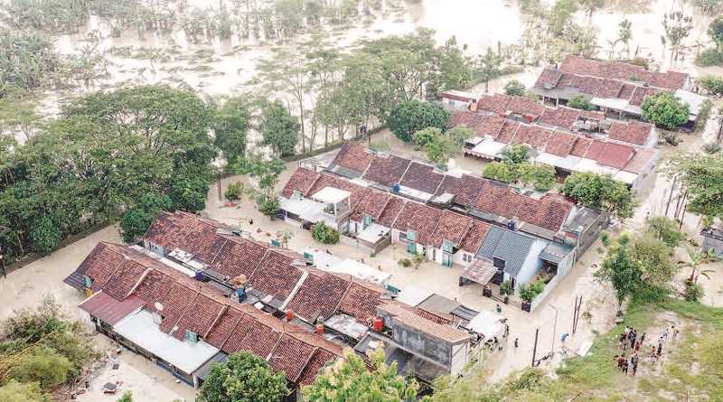 BANJIR BANDANG MELANDA PERUMAHAN DINAR INDAH SEMARANG