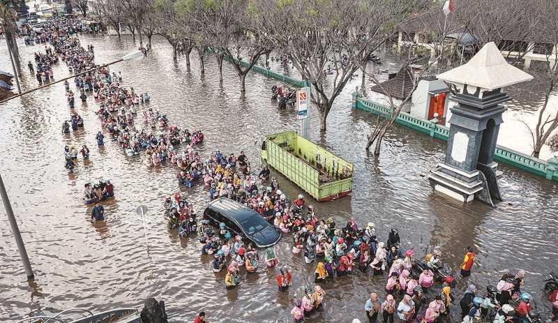 BANJIR ROB DI KAWASAN PELABUHAN TANJUNG EMAS
