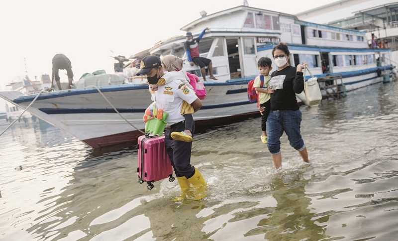 BANJIR ROB DI PELABUHAN KALI ADEM