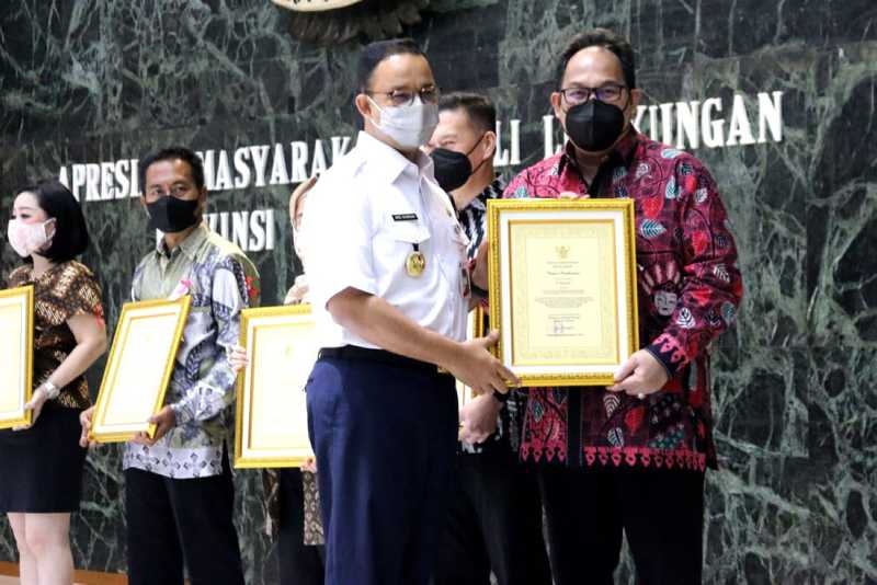 Bank DKI Terima Penghargaan Inovasi Teknologi Digitalisasi Bank Sampah