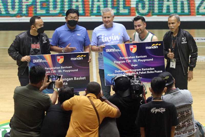 Bank Mandiri Beri Bantuan Untuk Pengembangan Basket