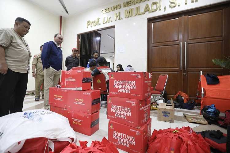 Bantu Korban Banjir Semarang, Kemensos Dirikan Dapur Umum dan Pasok Logistik