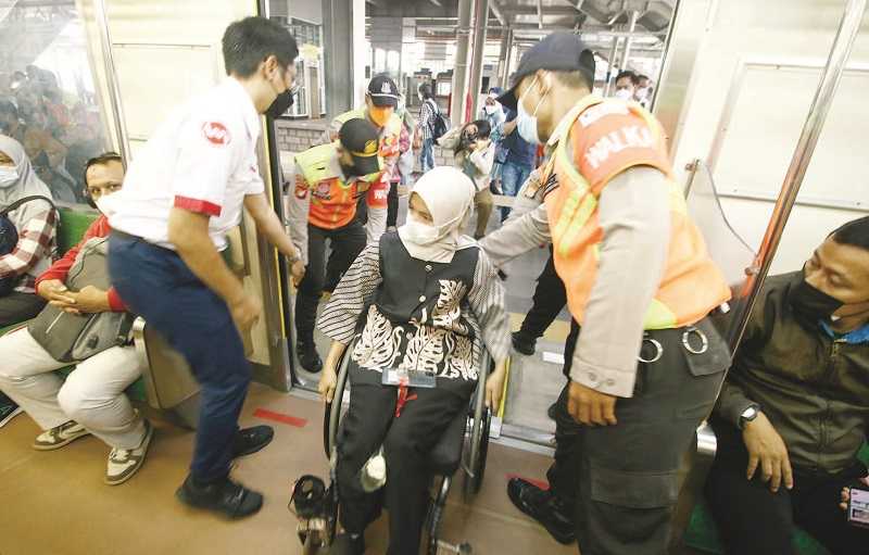 BANTU PENYANDANG DISABILITAS