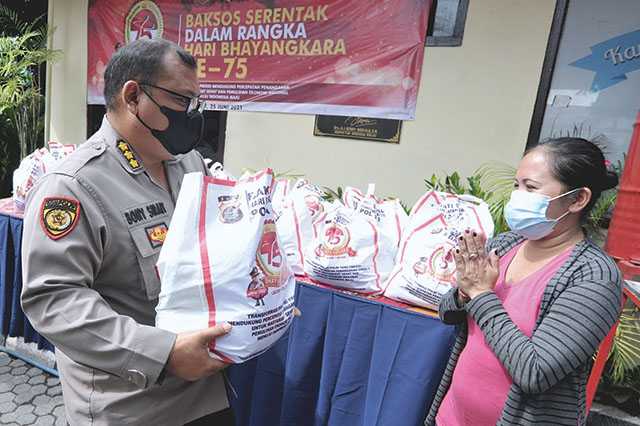 Bantu Warga Terdampak Korona