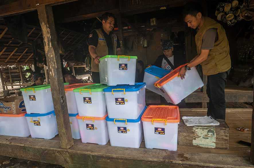 Bantuan Sembako Korban Longsor