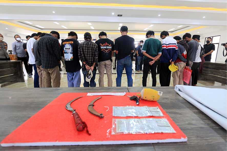 » Barang Bukti Anggota Geng Motor