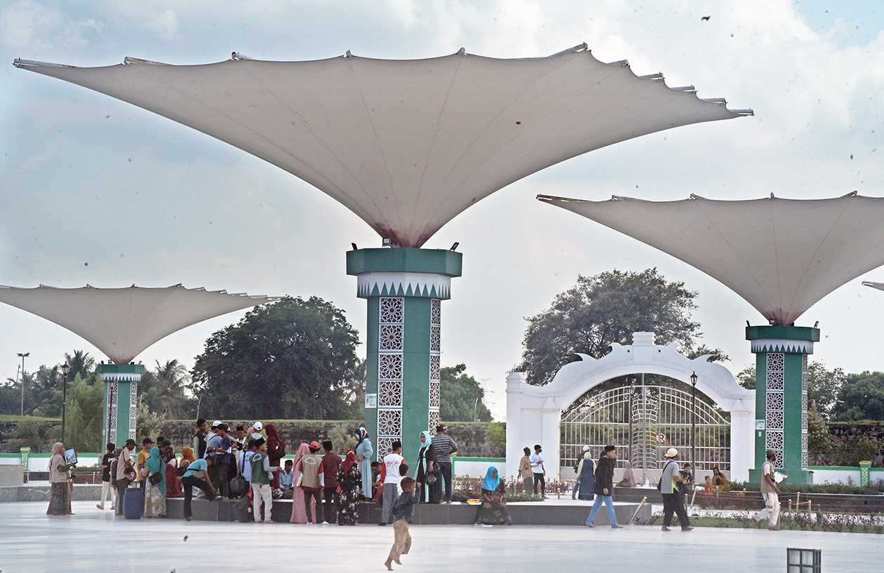 Batasi Jumlah Peng­unjung