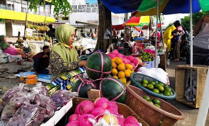 Berjualan di Pinggir Jalan
