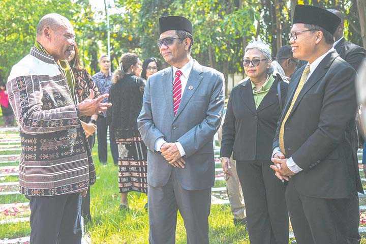 Berziarah ke Taman Makam Pahlawan Seroja