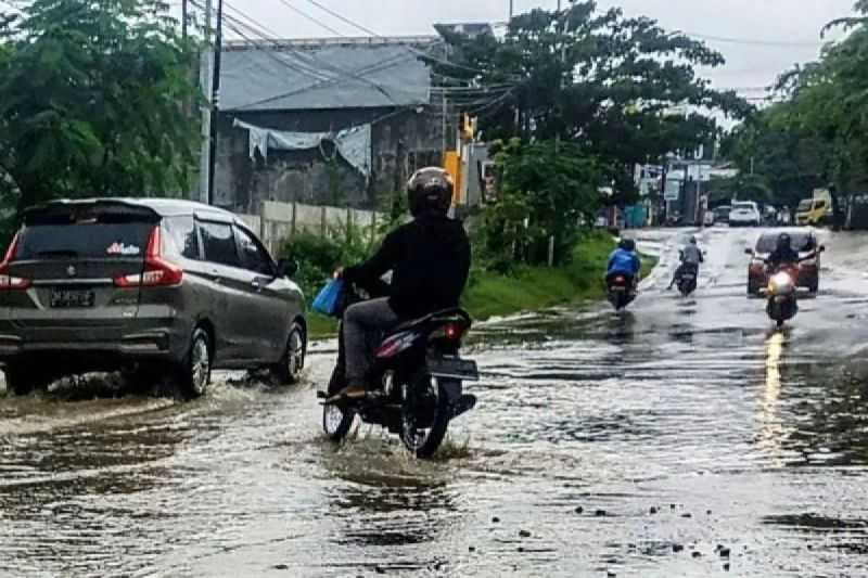 BMKG Ingatkan Warga 12 kabupaten di NTT Waspada Hujan Lebat