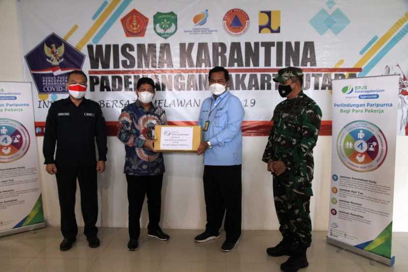 BP Jamsostek Beri Bantuan Untuk PMI di Wisma Atlet