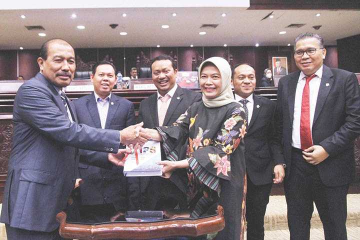 BPK Serahkan IHPS