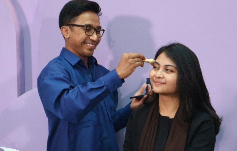 Bubah Alfian Akui Selalu Tanya Zodiak Klien Sebelum Merias