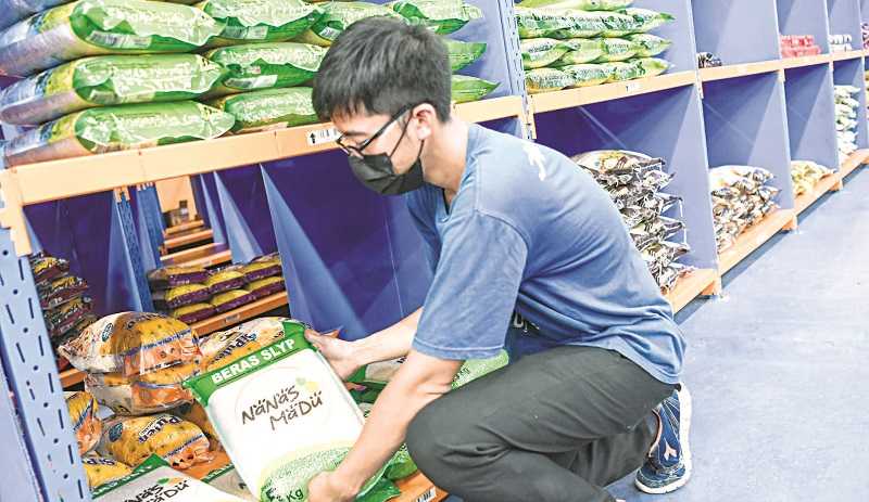 BULOG MANFAATKAN PASAR DARING