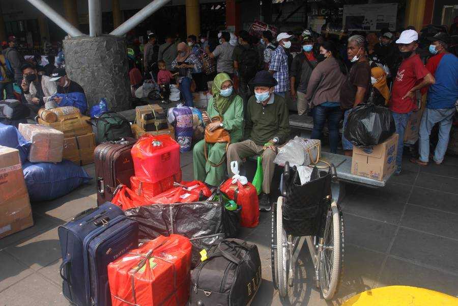 Calon Penumpang di Pelabuhan Priok