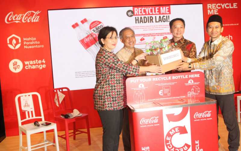 Coca cola kembali gaungkan kampanye Recycle me