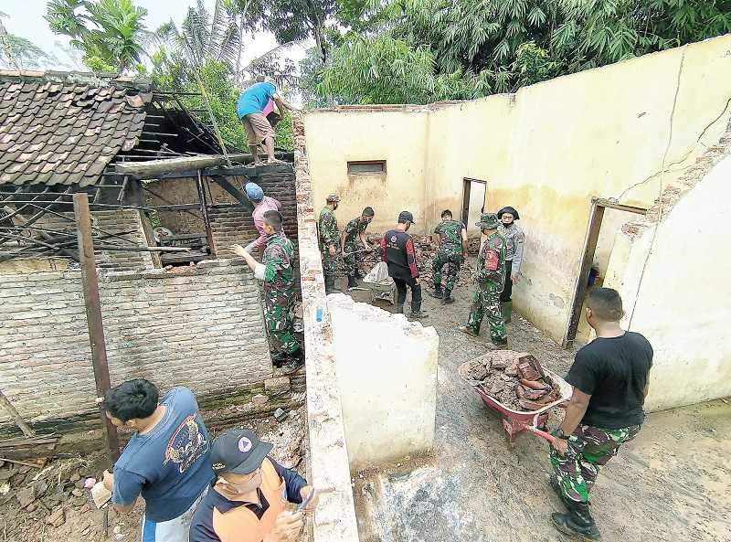 DAMPAK GEMPA MALANG
