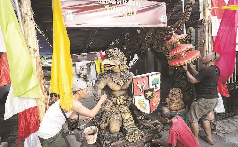 DEKORASI TPS BERTEMA SEMANGAT MAJAPAHIT