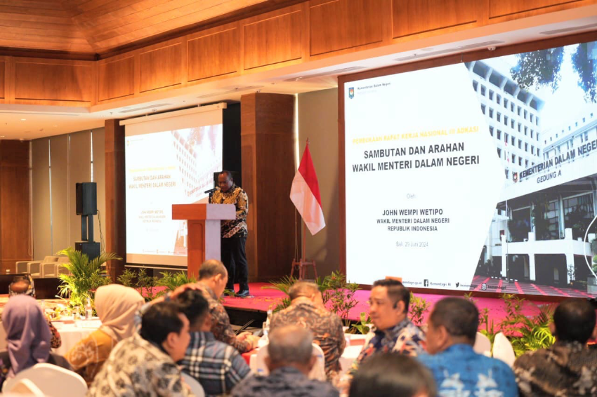 Di Rakernas III ADKASI, Wamendagri Apresiasi Tingkat Partisipasi Pemilih pada Pemilu 2024