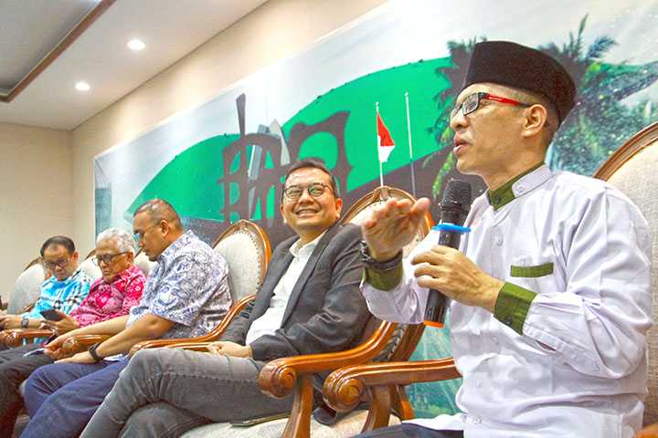 Dialektika Demokrasi "Kemesraan Elite dan Otak-atik Pilpres 2024".