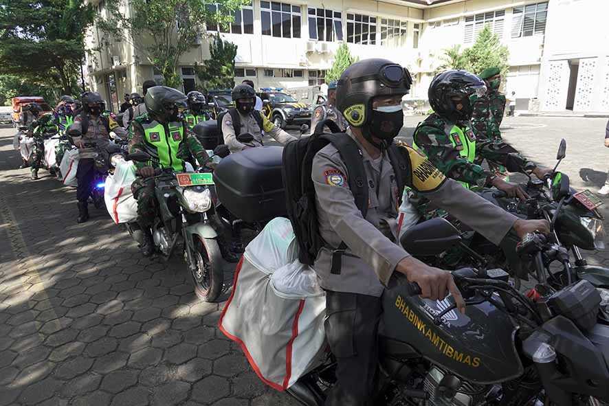 Distribusikan Bantuan Sembako