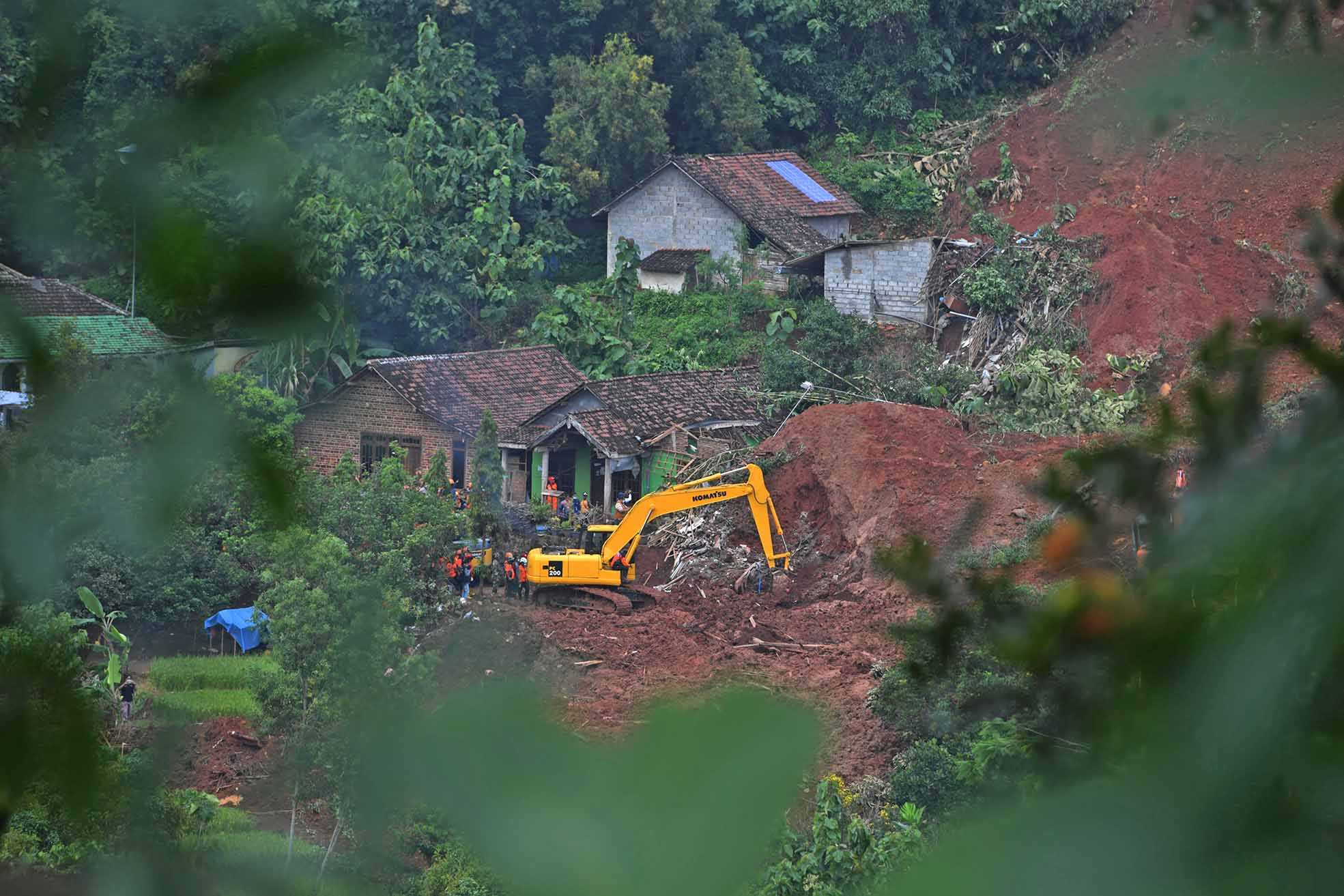 Ditemukan Lagi 3 Korban Longsor