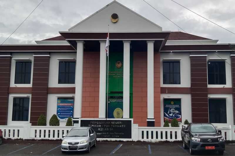 Dukung Aksi Tuntut Kesejahteraan, Hakim di PN Ternate Tunda Sidang Selama Sepekan