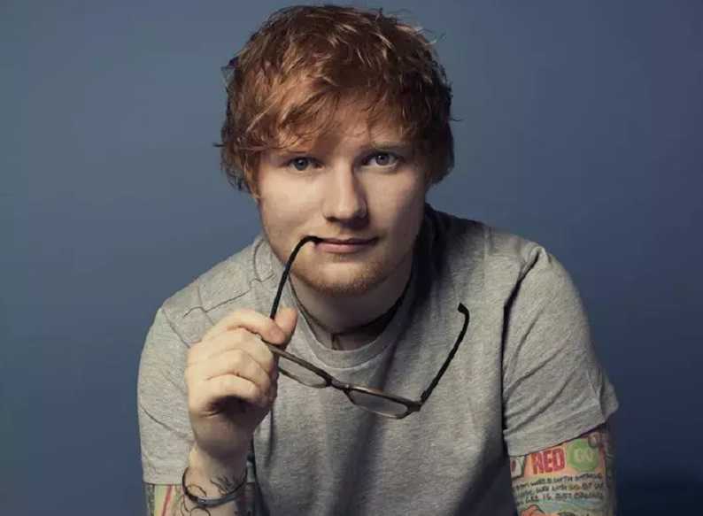 Ed Sheeran Bikin Album Kompilasi Tur "Mathematics"