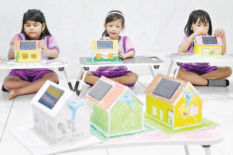 EDUKASI ENERGI TERBARUKAN SEJAK DINI