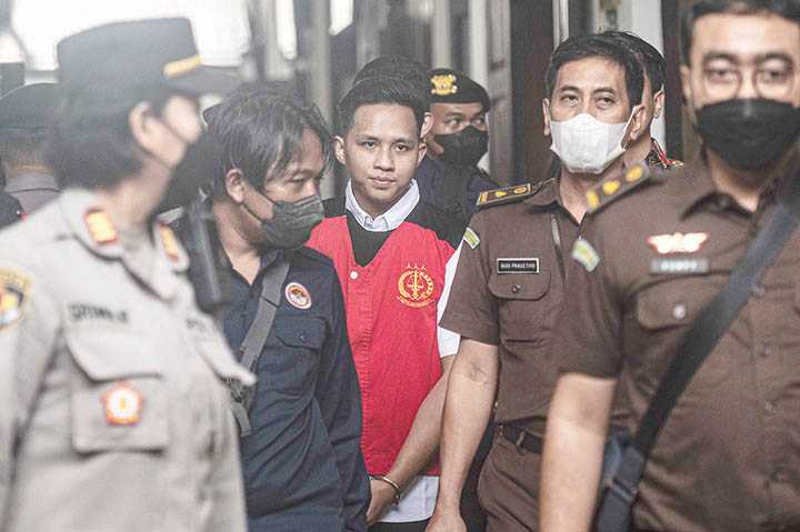 Eliezer Usai Ikuti Sidang