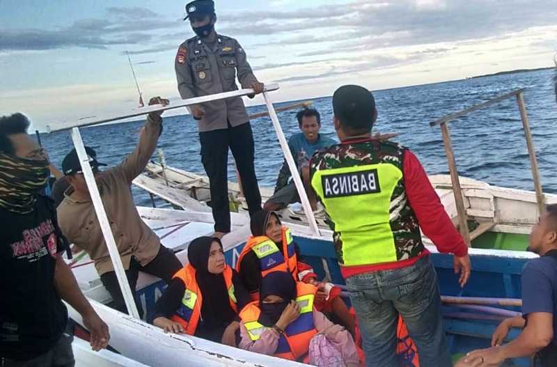 Evakuasi Korban Kapal Tenggelam