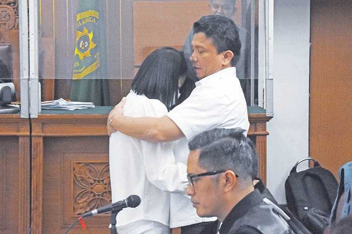 Ferdy Sambo Peluk Putri