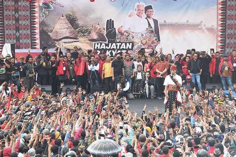 Ganjar Minta Bansos Disalurkan Oleh Lurah dan Kades