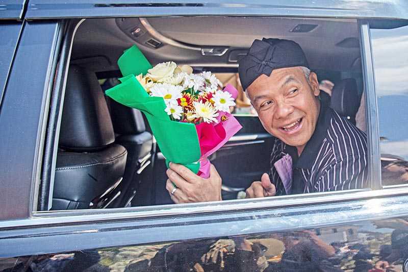 Ganjar Pranowo di Karnaval Bunga Bandungan