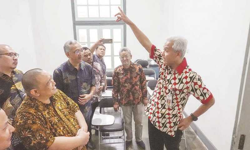 GANJAR SERAHKAN BANTUAN PRASARANA UNTUK POLITEKNIK GUSDURIAN